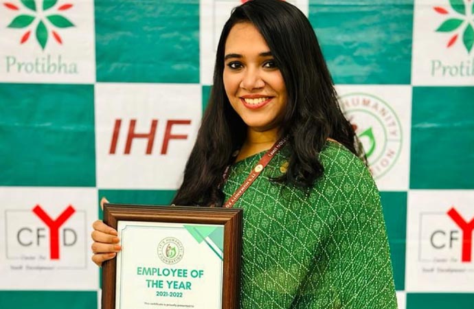 Fatima Rasul Munira receives the Employee of the Year Award